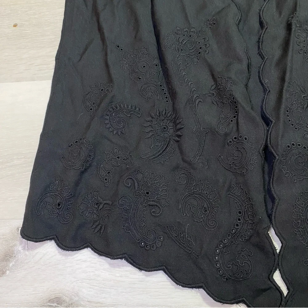 NorthStyle Black Scalloped Eyelet Detail Open Flowy Vest, Size Medium